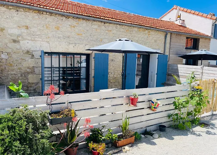 Residence Clos des Aigrettes -Appartements a 30m du Port de La Cotiniere , Ile d Oleron -commerces et plages a pied
